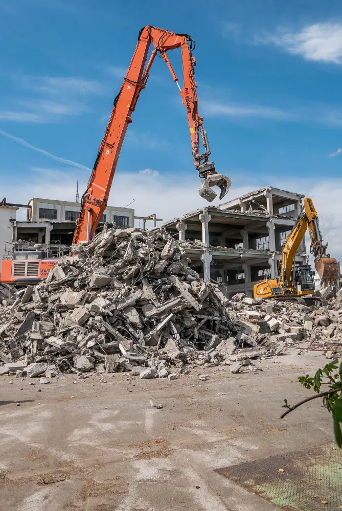 Travaux de démolition en cours près de Draguignan